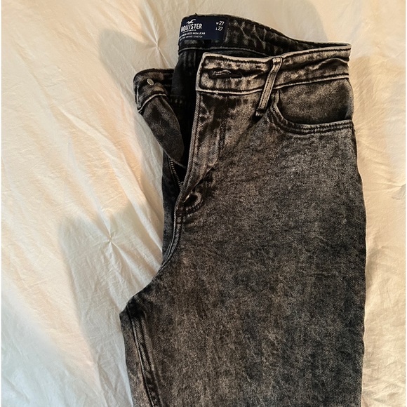 Hollister denim high waisted mom jeans - Picture 2 of 2